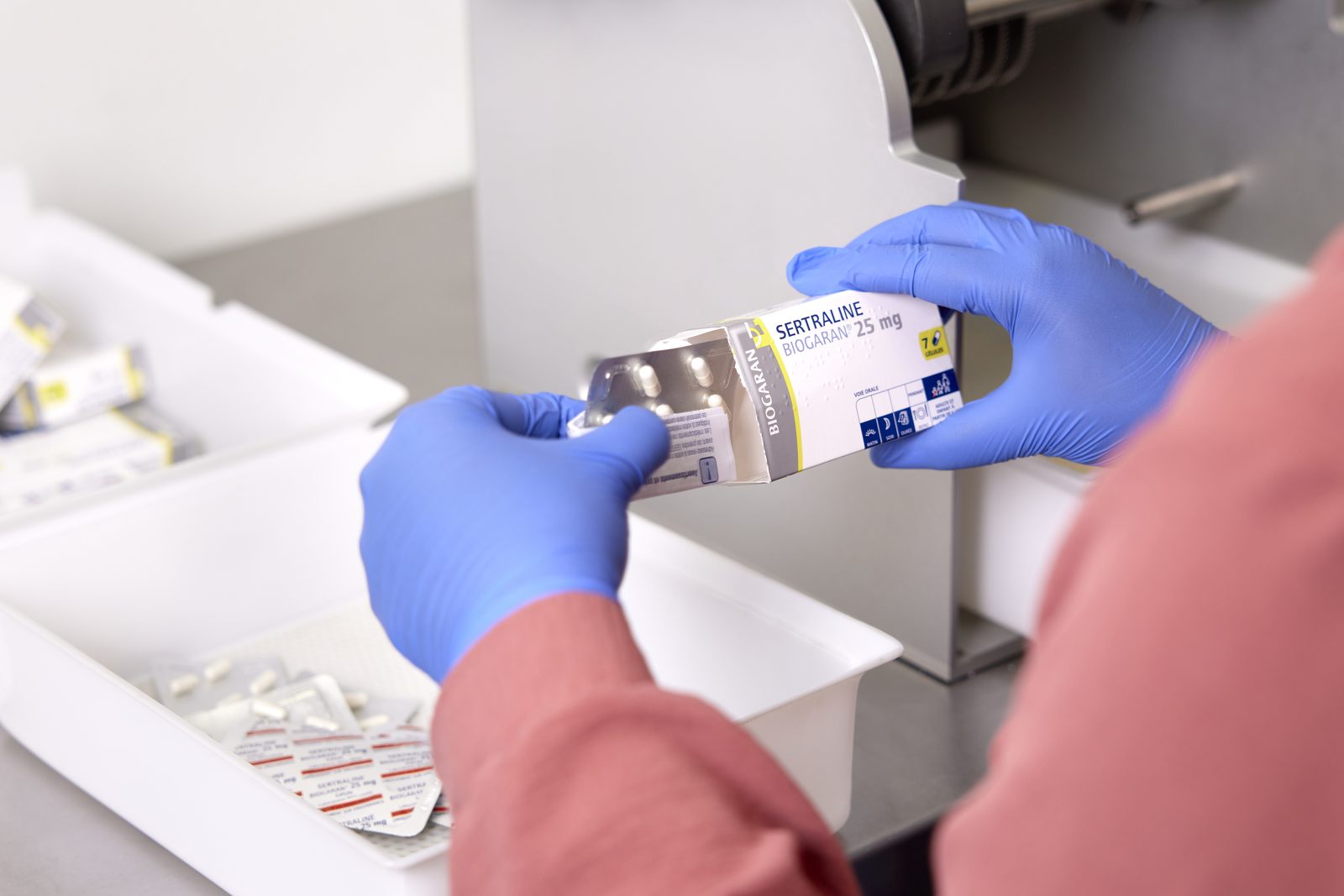 Dispensation sécurisée des médicaments à l'aide d'un automate