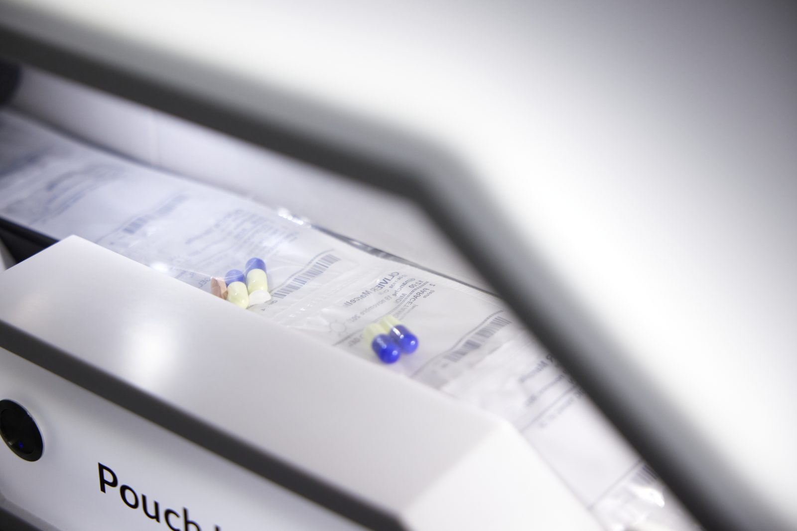 Sachets de PDA nominatifs contenant les médicaments d'un résident, prêts à administrer